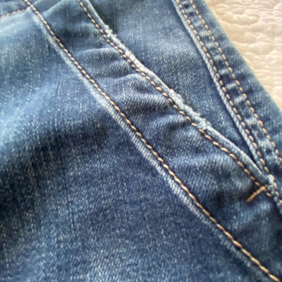 Time and Tru Denim Utility Bermuda Shorts High Rise Medium Blue Wash Size 4 - Picture 8 of 12